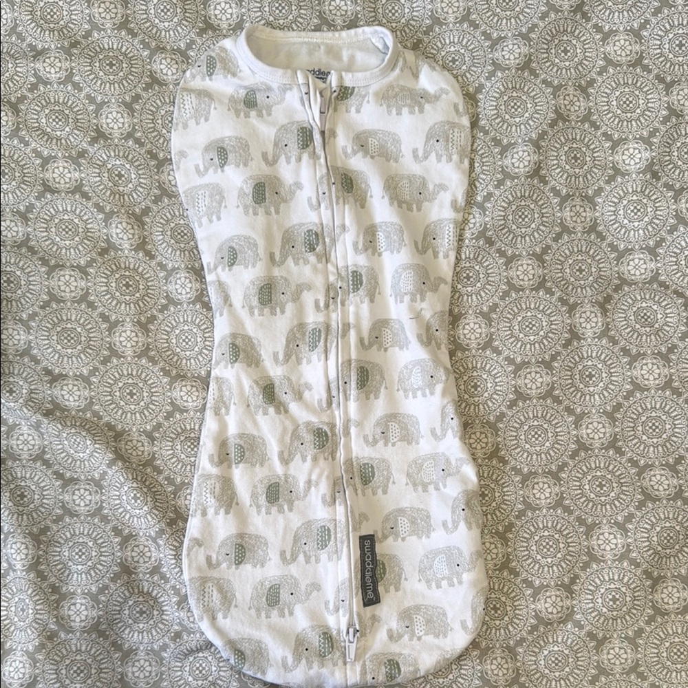 SwaddleMe Elephant Pattern Baby Wrap
Size 0-2 months Bundle